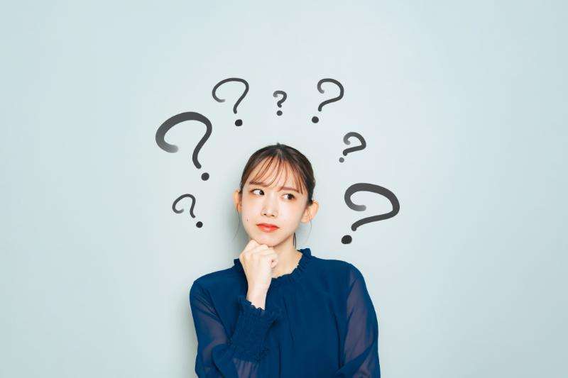 考えている女性